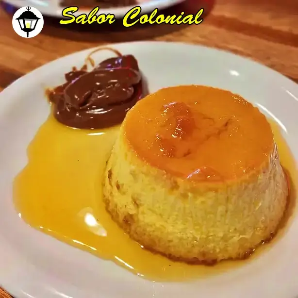 Flan sabor vainilla servido con dulce de leche. Otra propuesta para los postres.