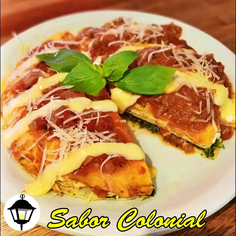 Lasaña casera con jamón cocido, mozzarella, ricota, verduras y salsa fileto no puede flatar en las variedades alimentarias de Sabor Colonial