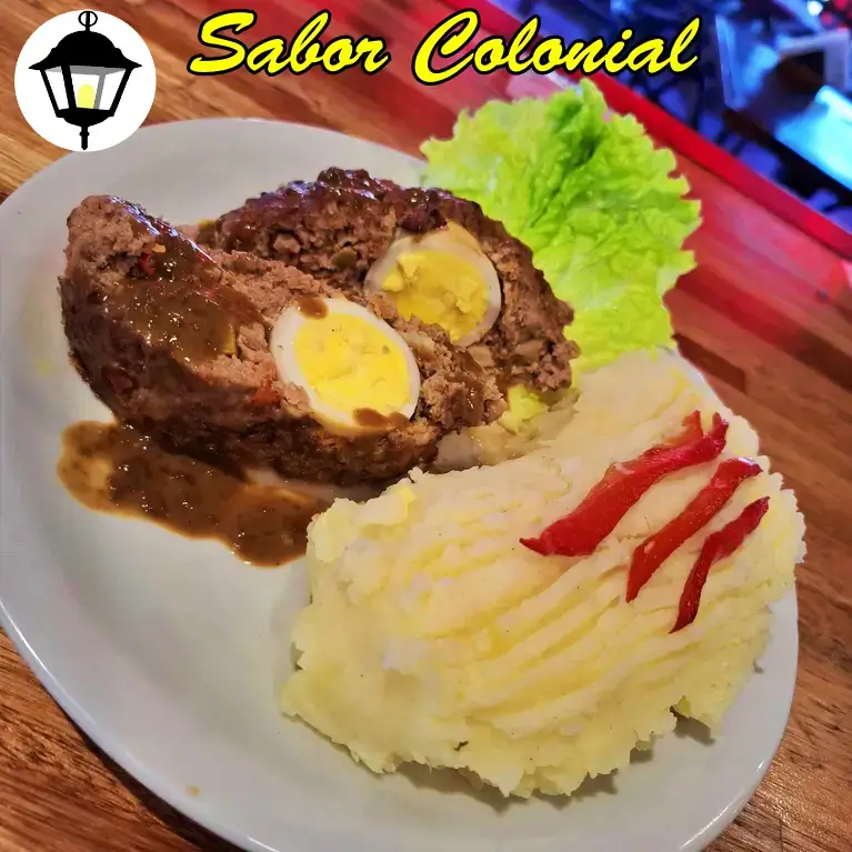 pan de carne con puré de papas